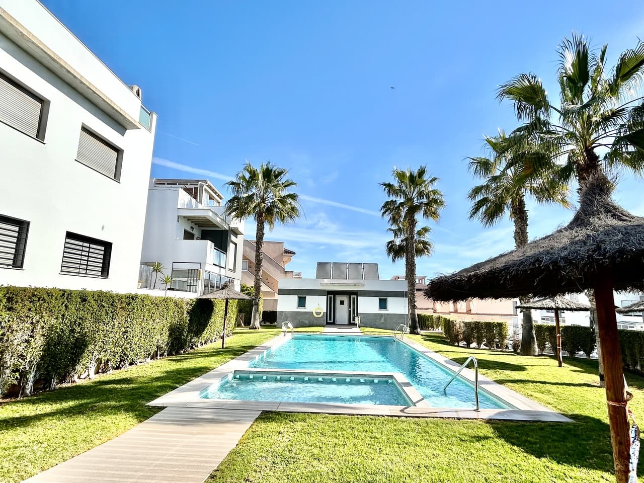 Apartamento Planta Media de 2 dormitorios en Punta Prima - 36