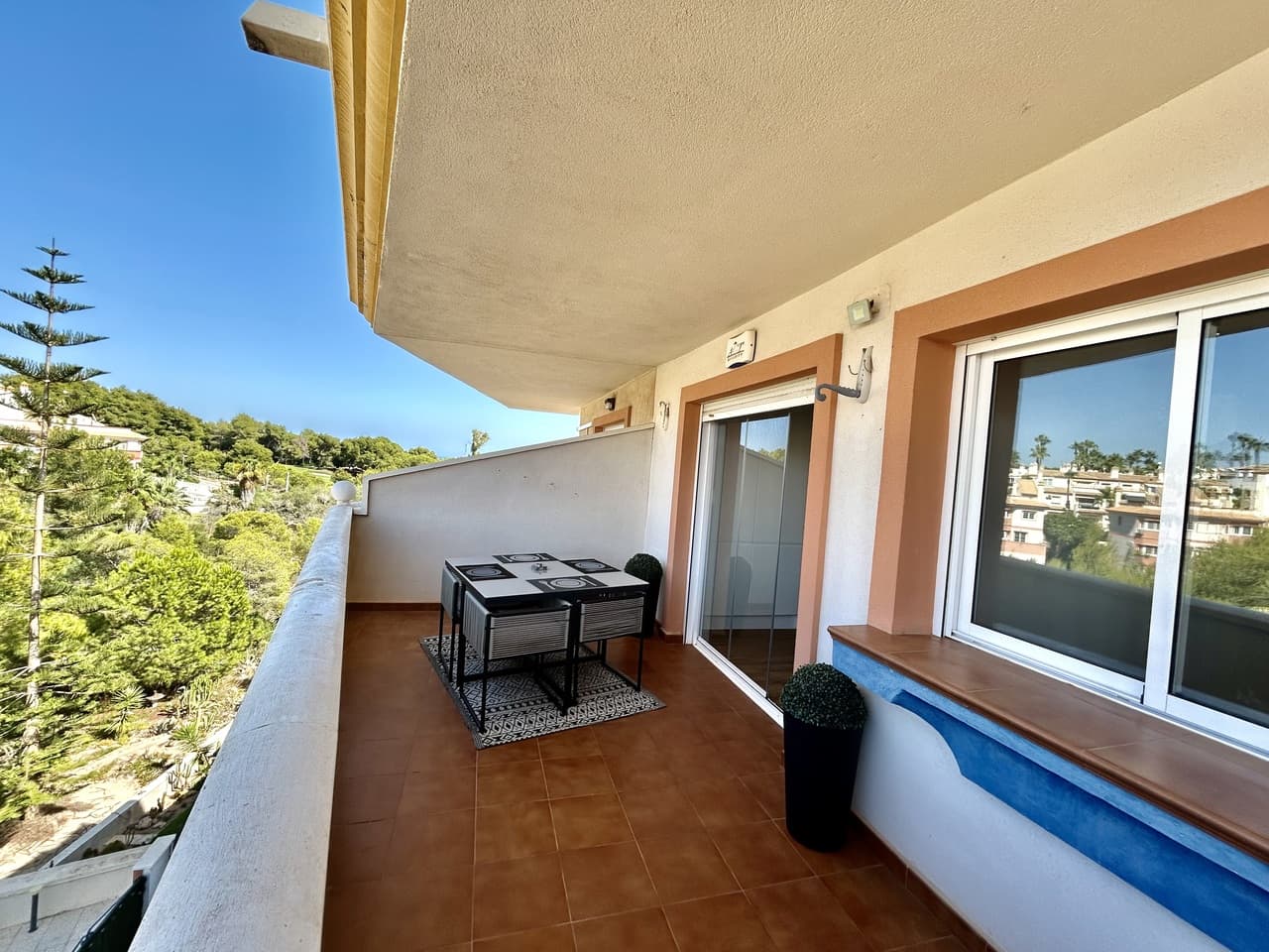 2 bed Middle Floor Apartment in Villamartin - 4