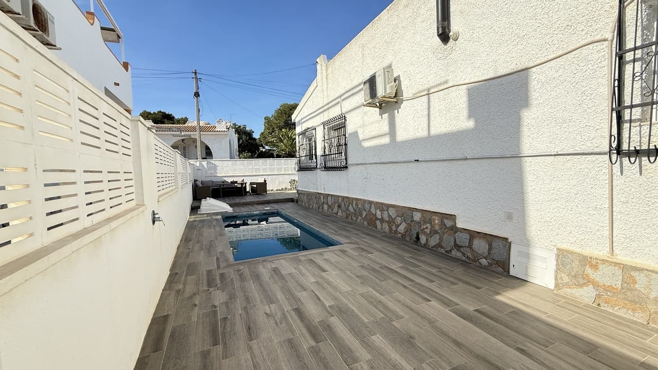 Villa - Chalet de 2 dormitorios en Villamartin - 6
