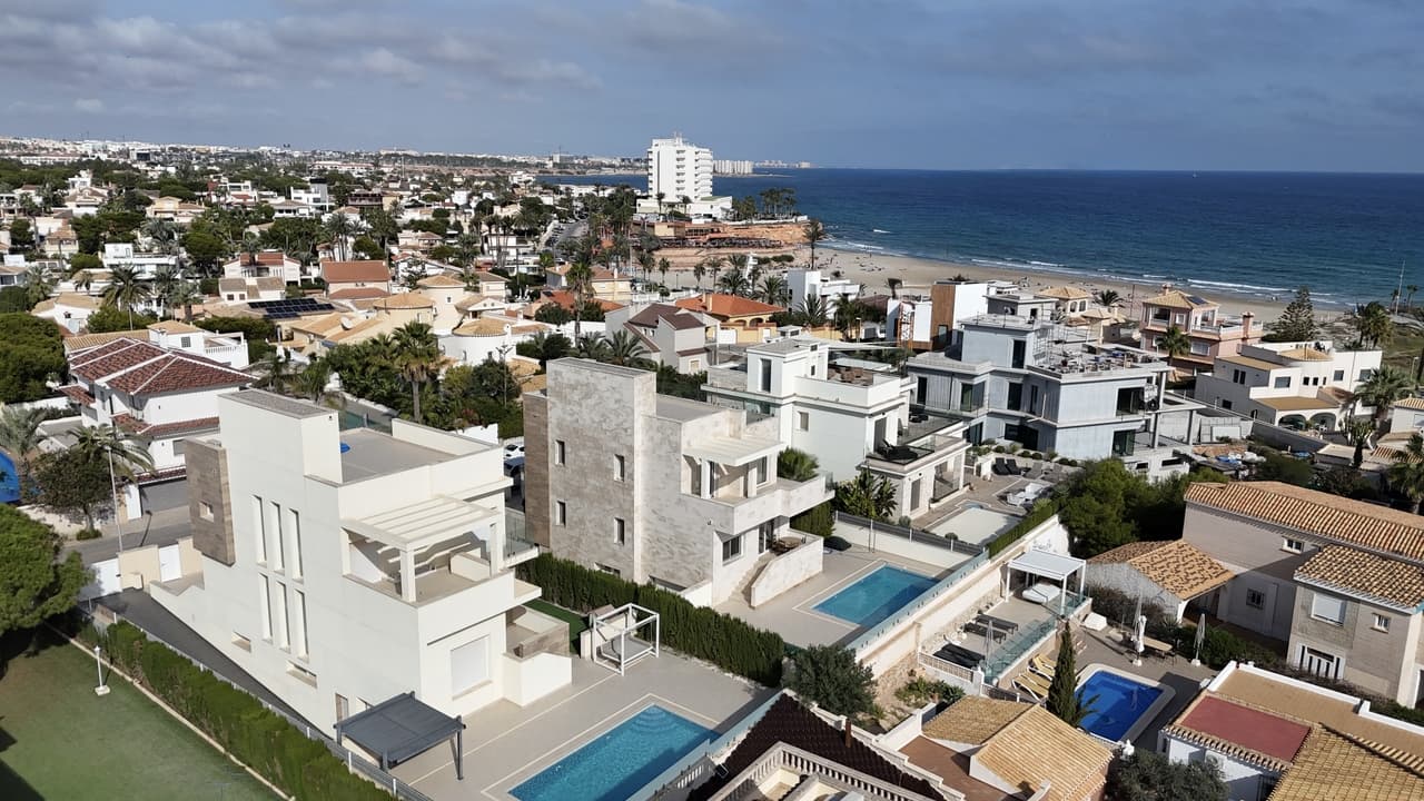 Vrijstaande Villa met 5 slaapkamers in La Zenia - 39