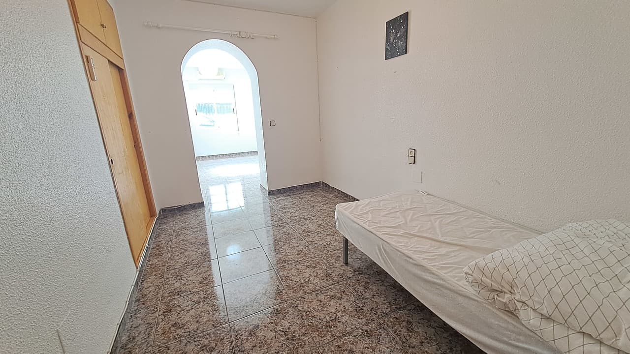Villa - Chalet de 5 dormitorios en Villamartin - 17