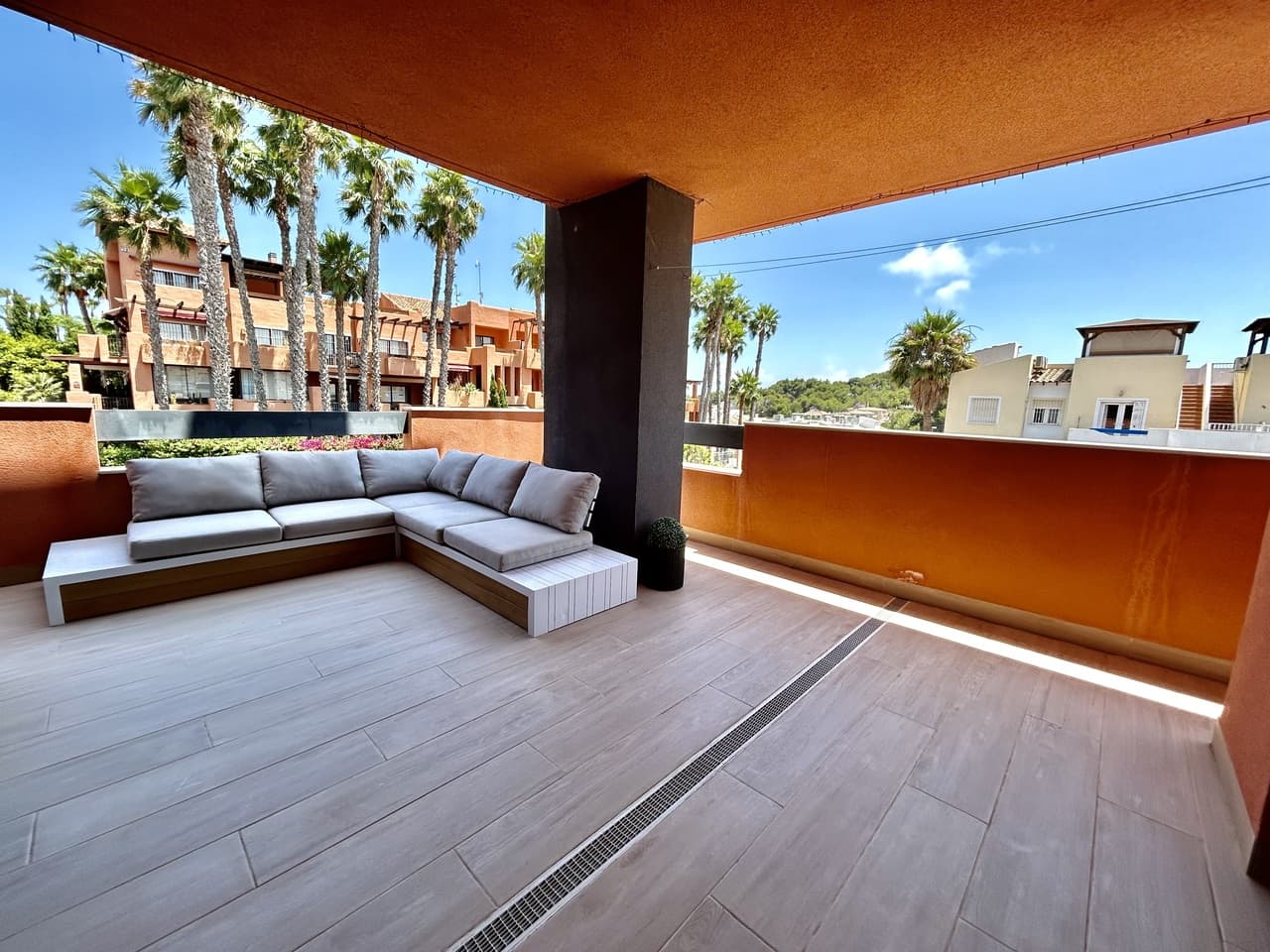 2 bed Middle Floor Apartment in Villamartin - 3