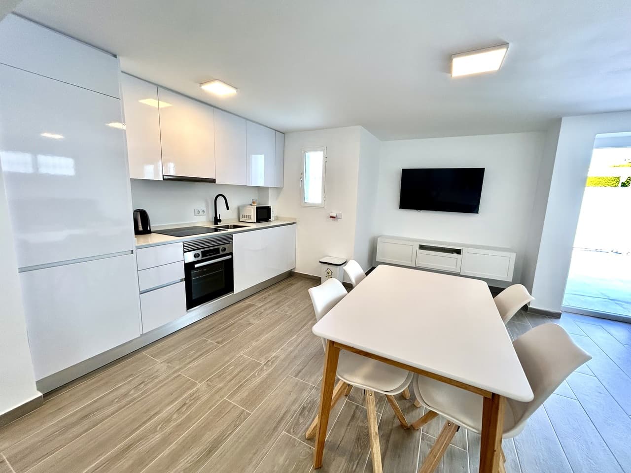 Villa - Chalet de 5 dormitorios en Villamartin - 41
