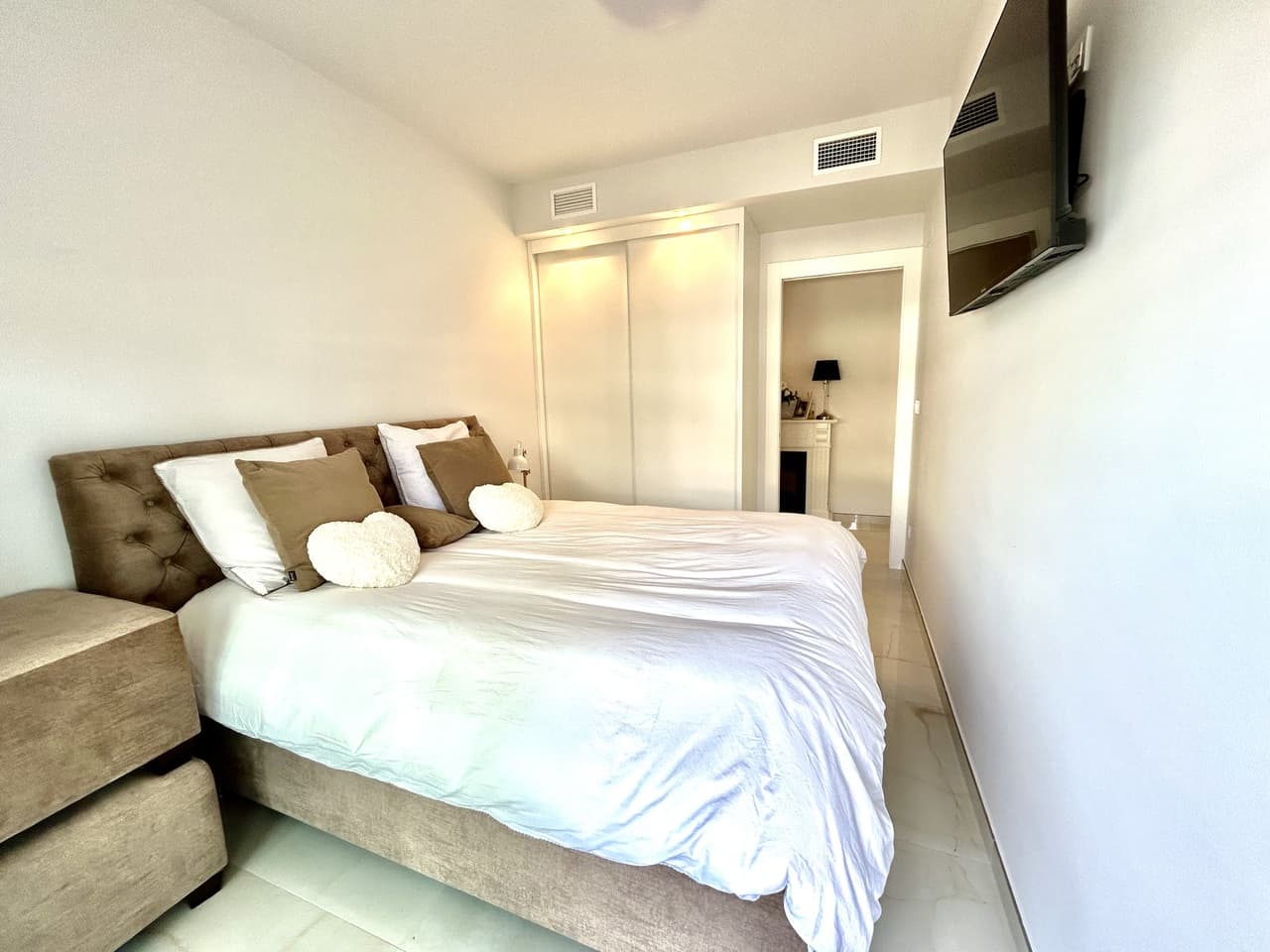 Tussenverdieping Appartement met 3 slaapkamers in Playa Flamenca - 13