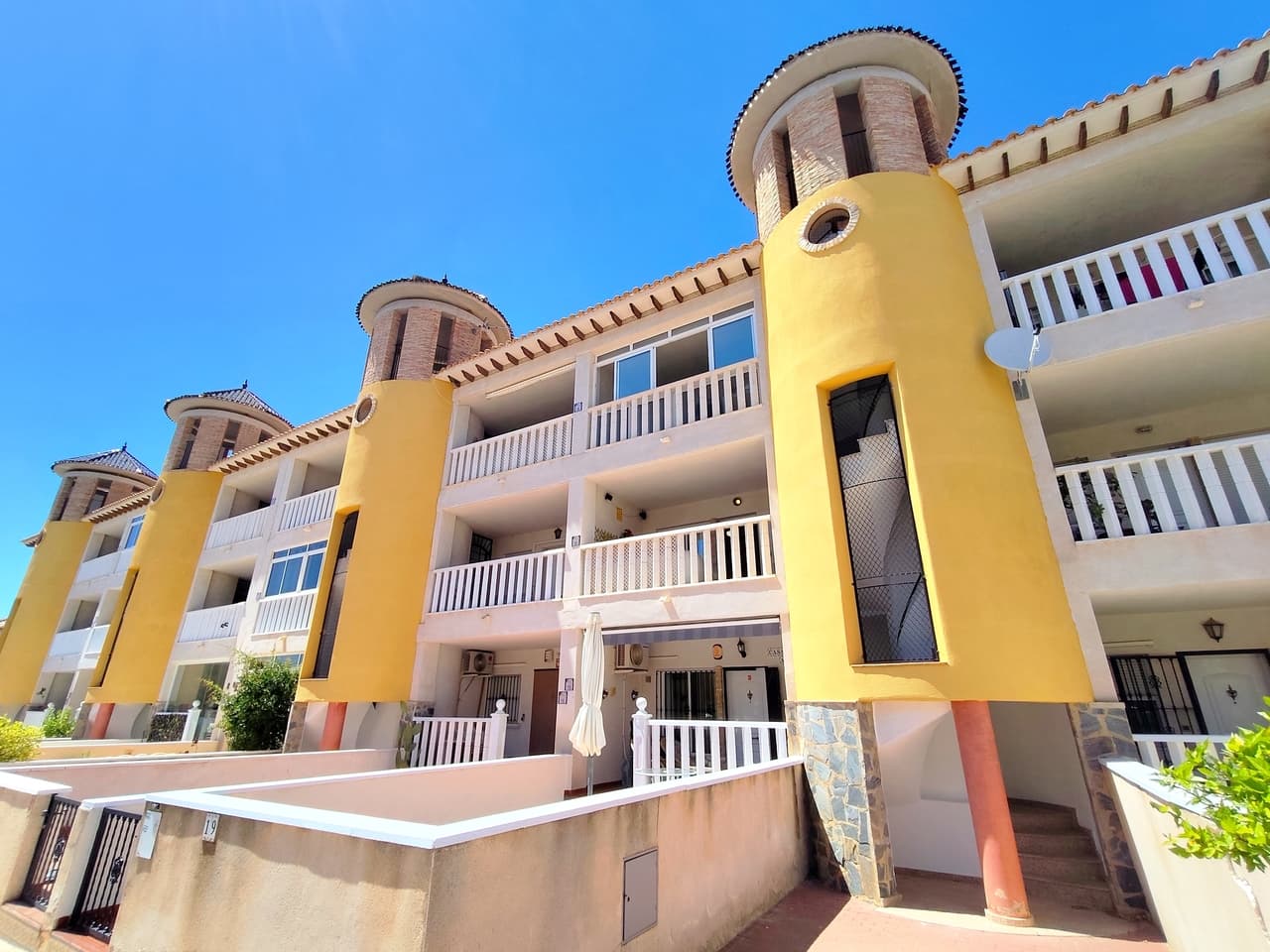 2 bed Middle Floor Apartment in Villamartin