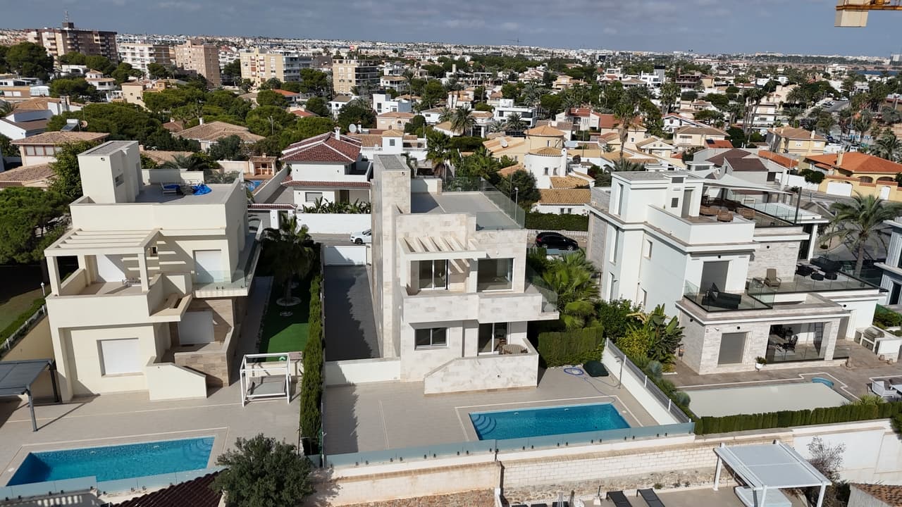 Vrijstaande Villa met 5 slaapkamers in La Zenia - 44