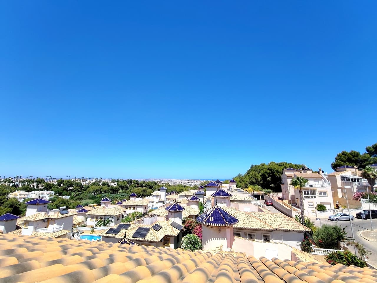 2 bed Middle Floor Apartment in Villamartin