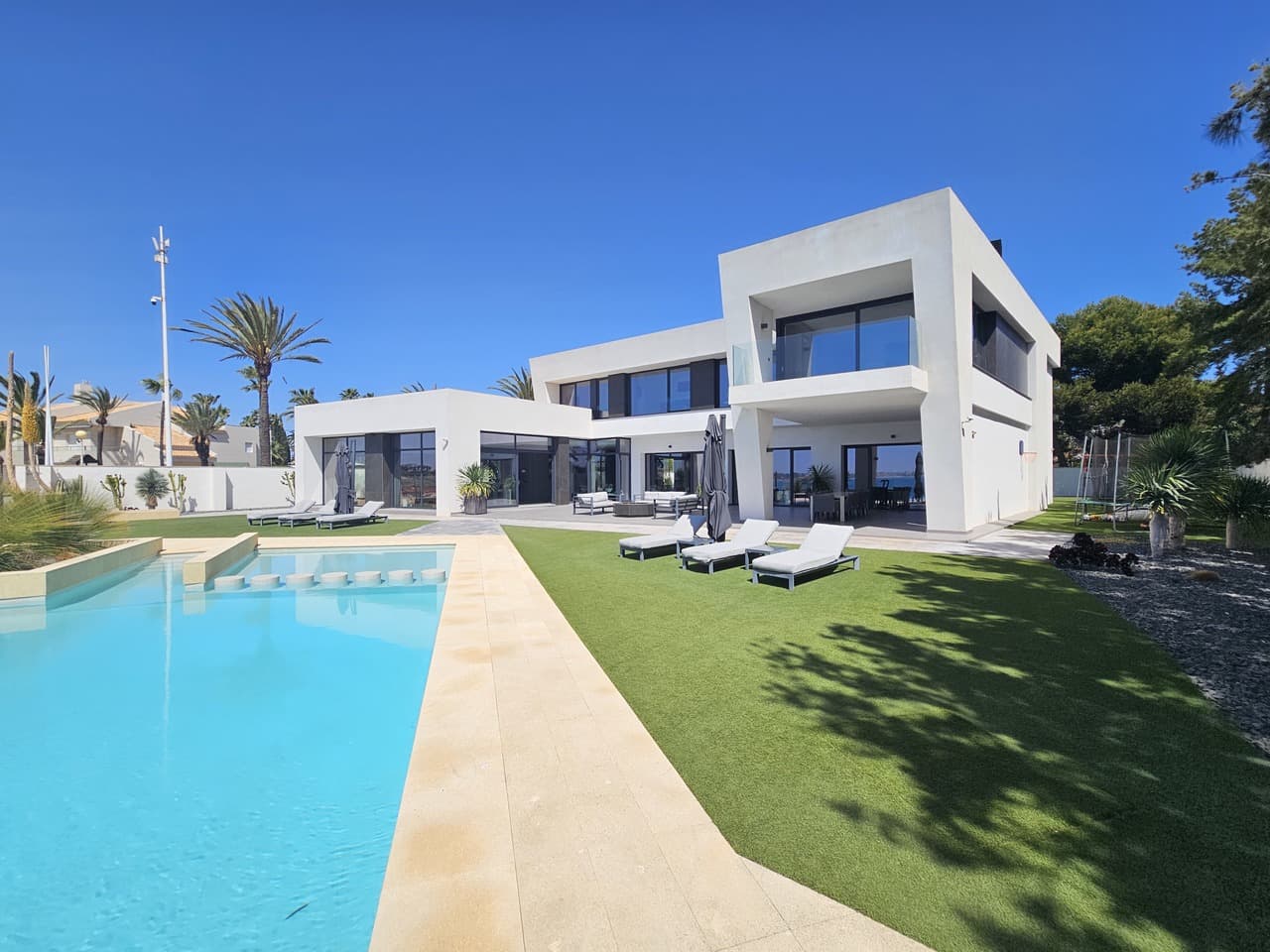 Villa - Chalet de 5 dormitorios en Cabo Roig - 2