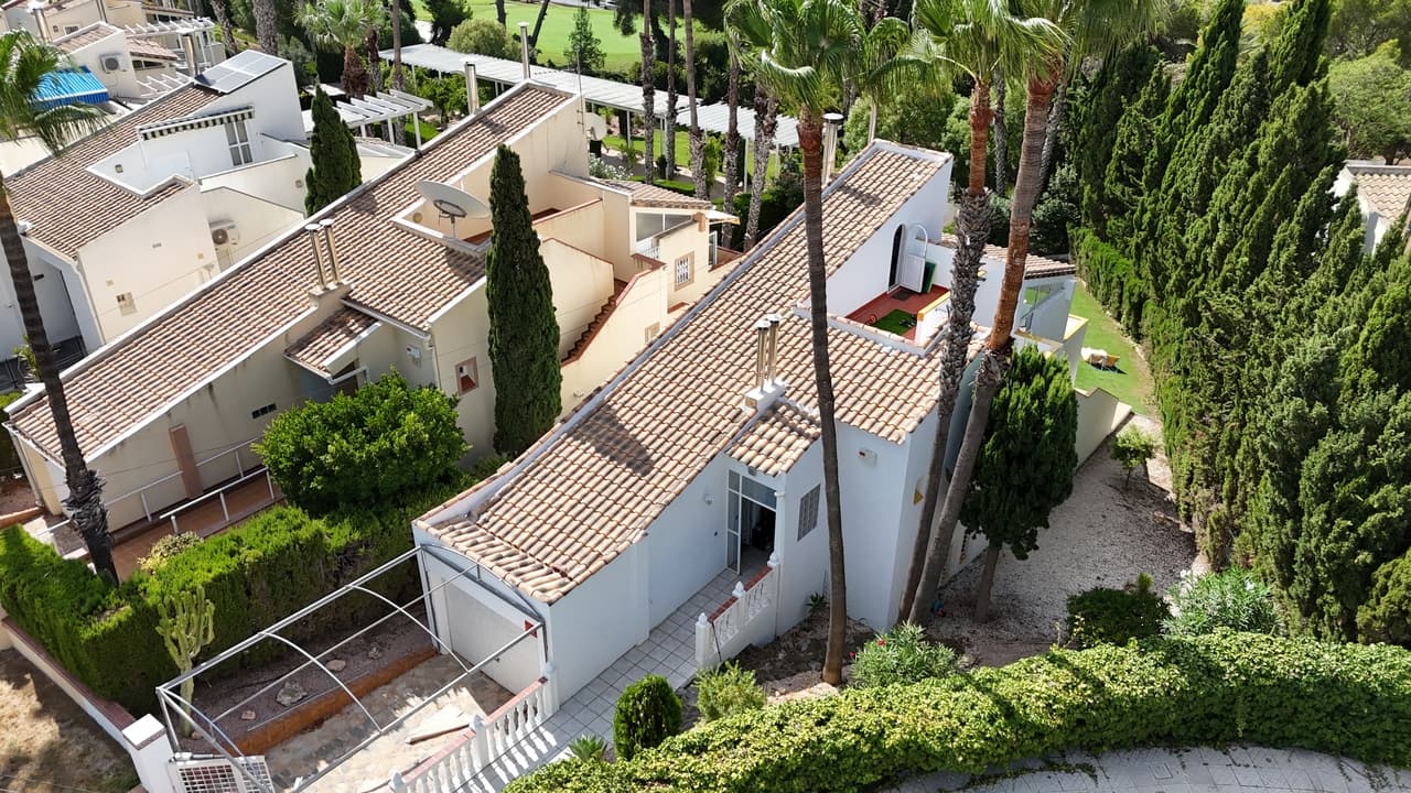 3 bed Detached Villa in Villamartin - 2