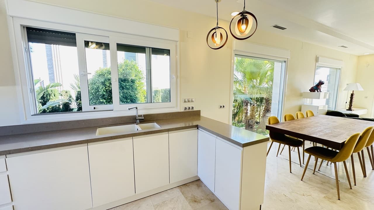 Vrijstaande Villa met 5 slaapkamers in La Zenia - 16