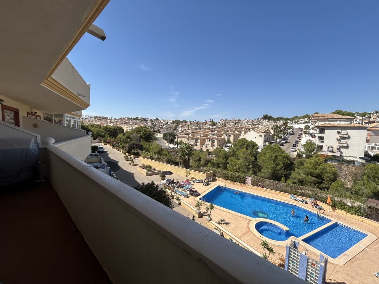 2 bed Middle Floor Apartment in Villamartin - 3