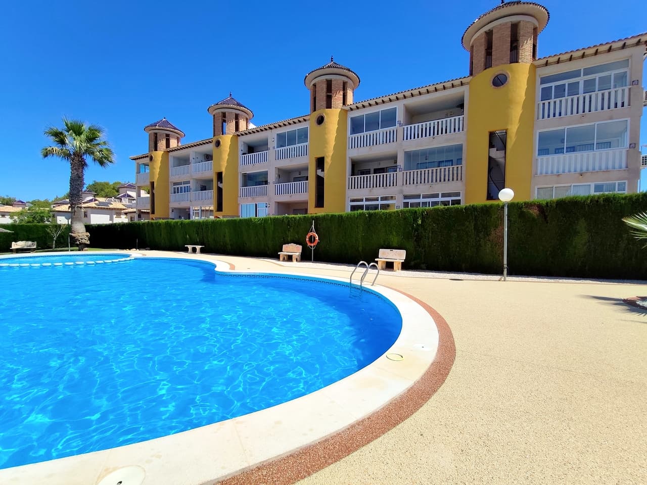 2 bed Middle Floor Apartment in Villamartin