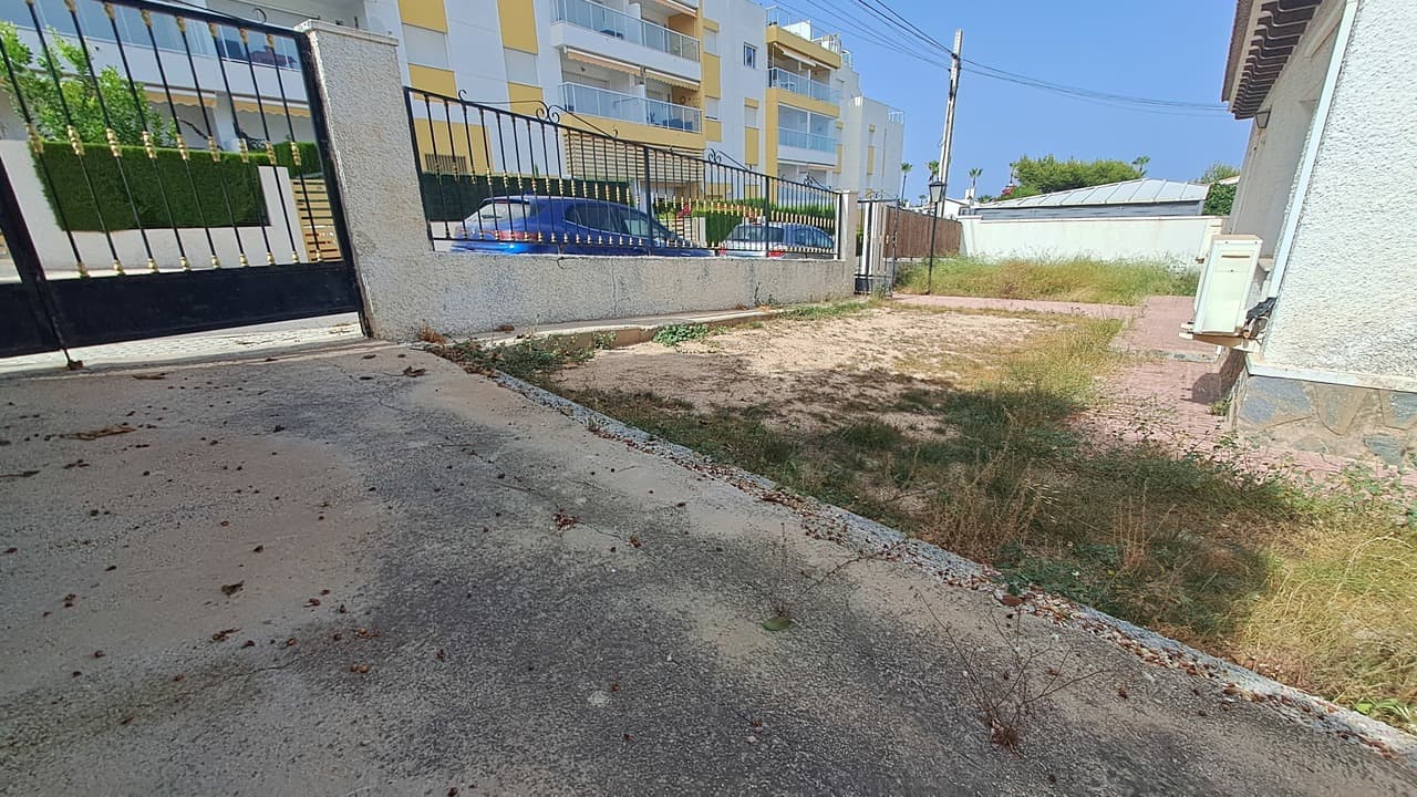 Villa - Chalet de 5 dormitorios en Villamartin - 3
