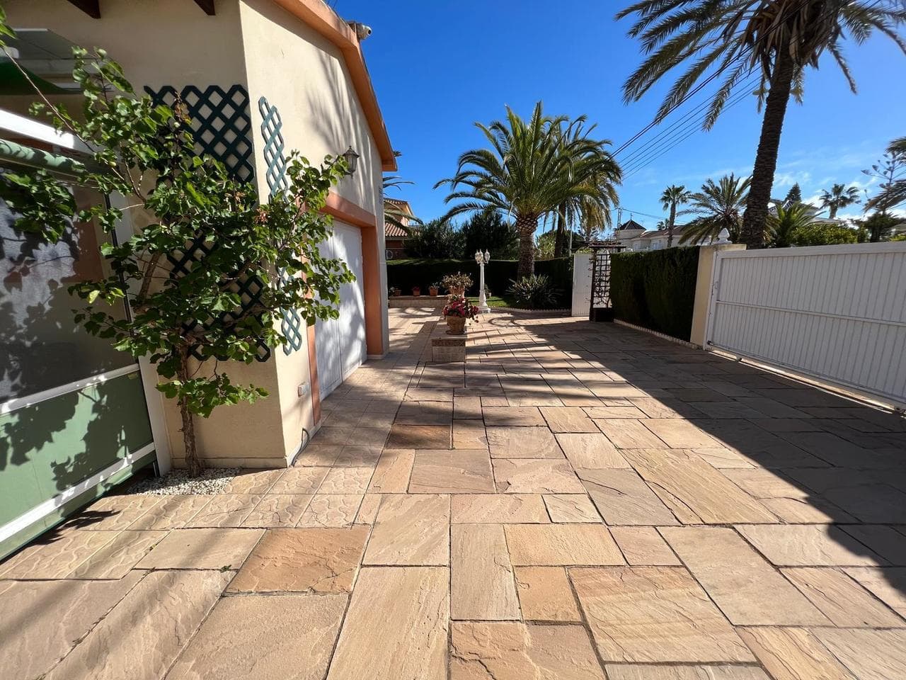 3 bed Detached Villa in Cabo Roig - 16