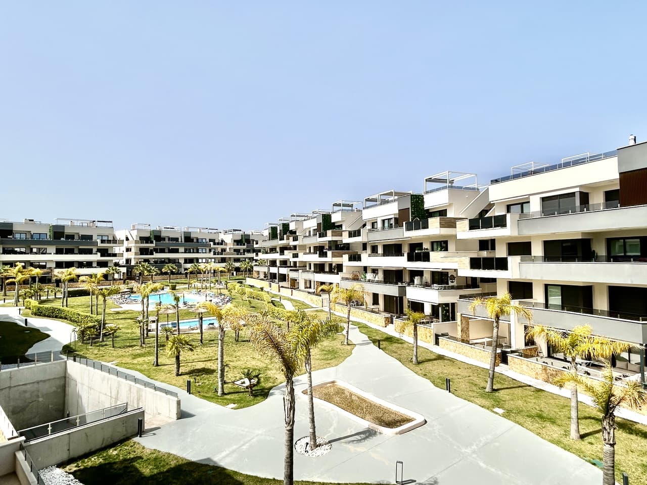 Tussenverdieping Appartement met 3 slaapkamers in Playa Flamenca - 28