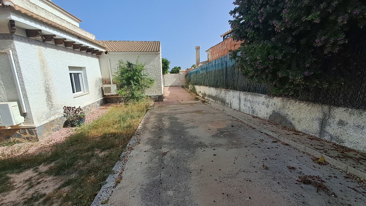 Villa - Chalet de 5 dormitorios en Villamartin - 2