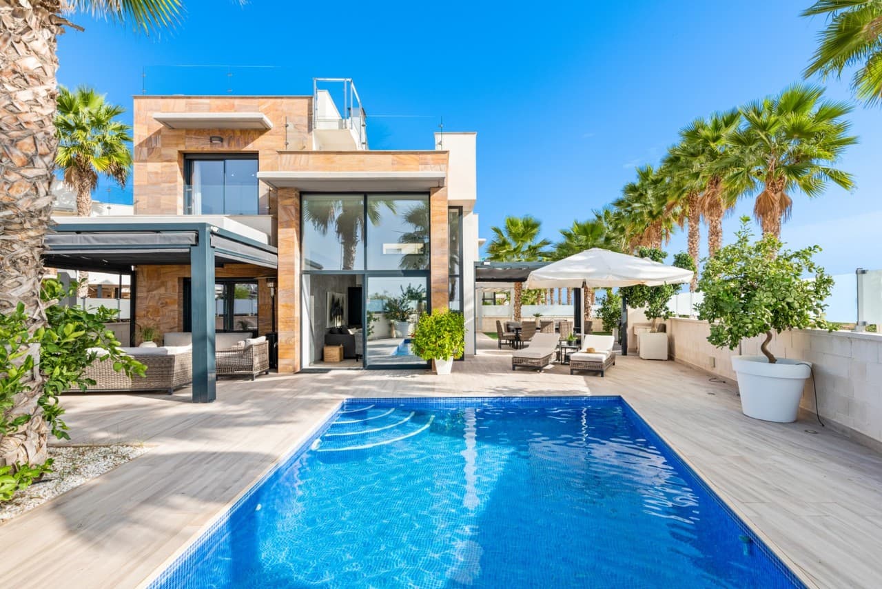 Villa - Chalet de 5 dormitorios en Cabo Roig - 1