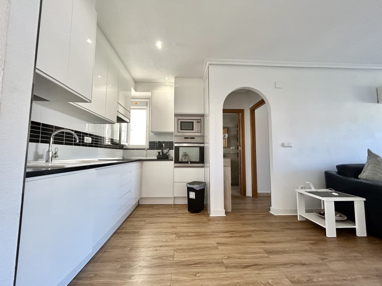 2 bed Middle Floor Apartment in Villamartin - 9