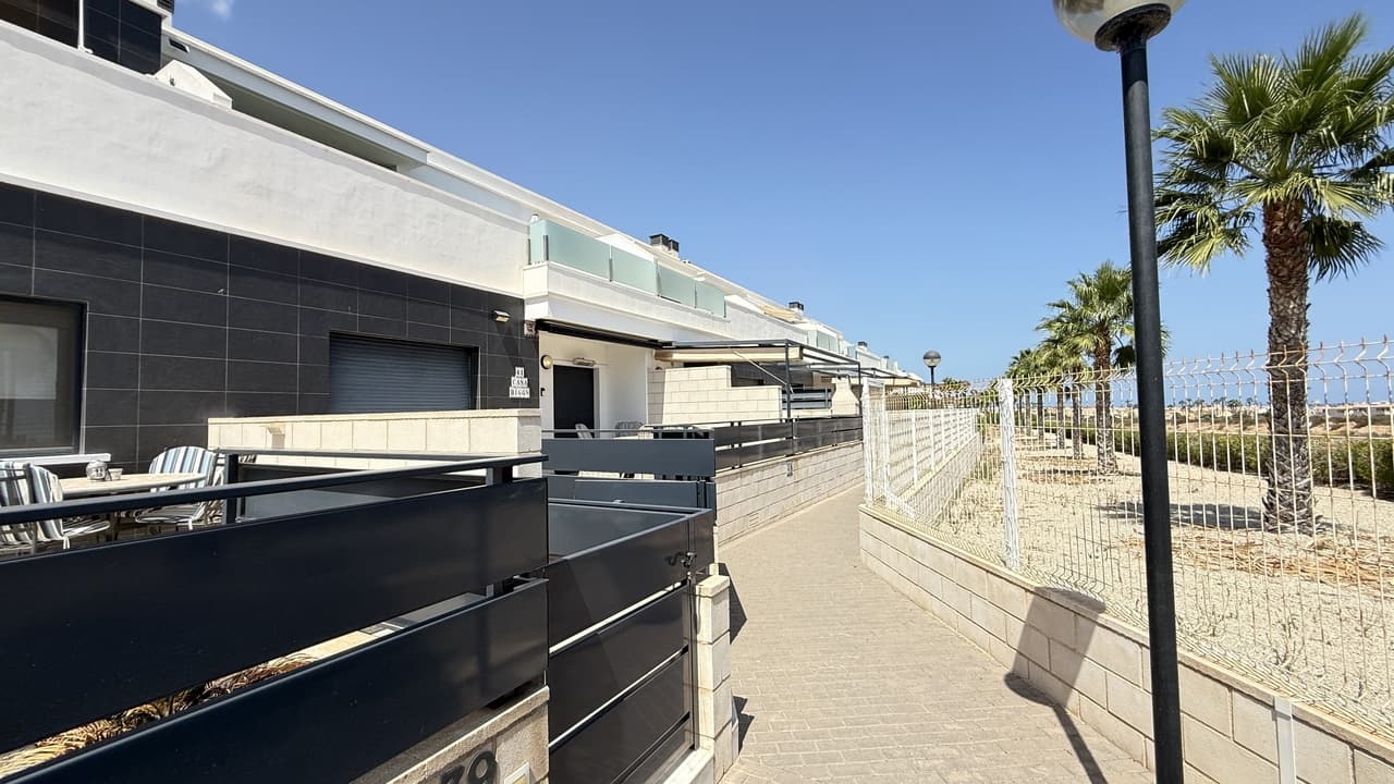 Adosada de 3 dormitorios en Cabo Roig - 2