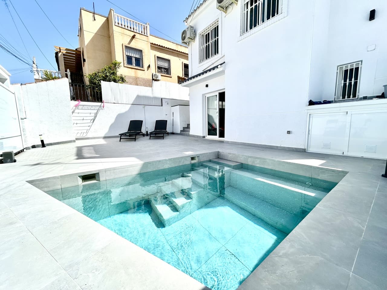 Villa - Chalet de 5 dormitorios en Villamartin - 28