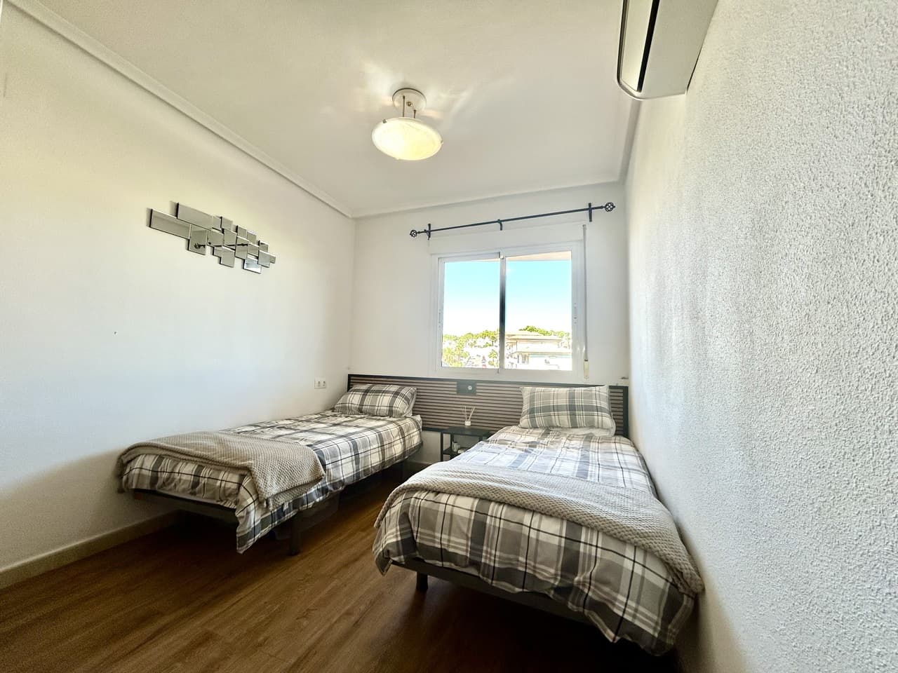2 bed Middle Floor Apartment in Villamartin - 12
