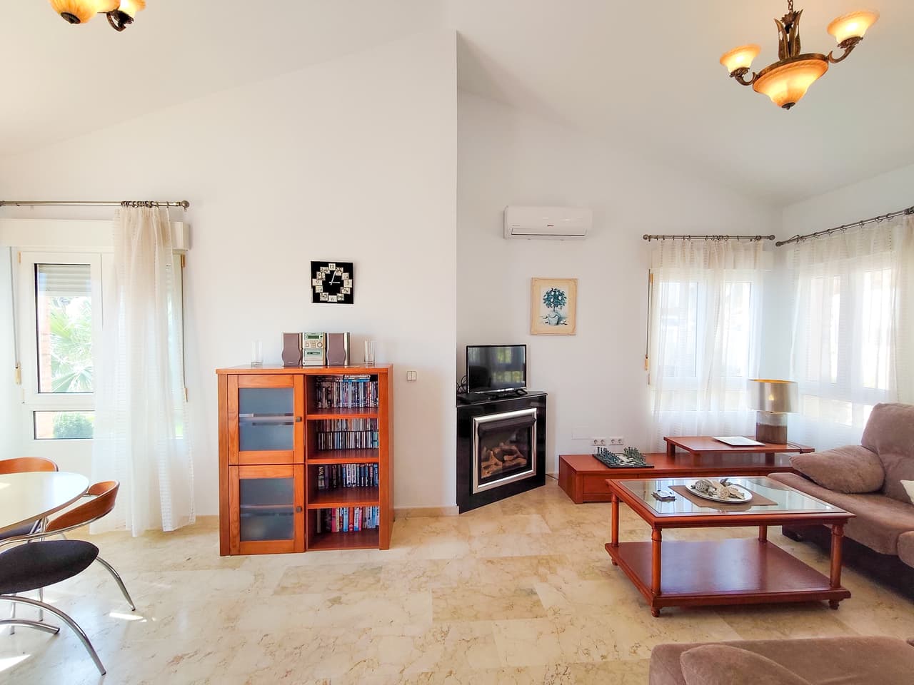 Villa - Chalet de 3 dormitorios en Villamartin - 5