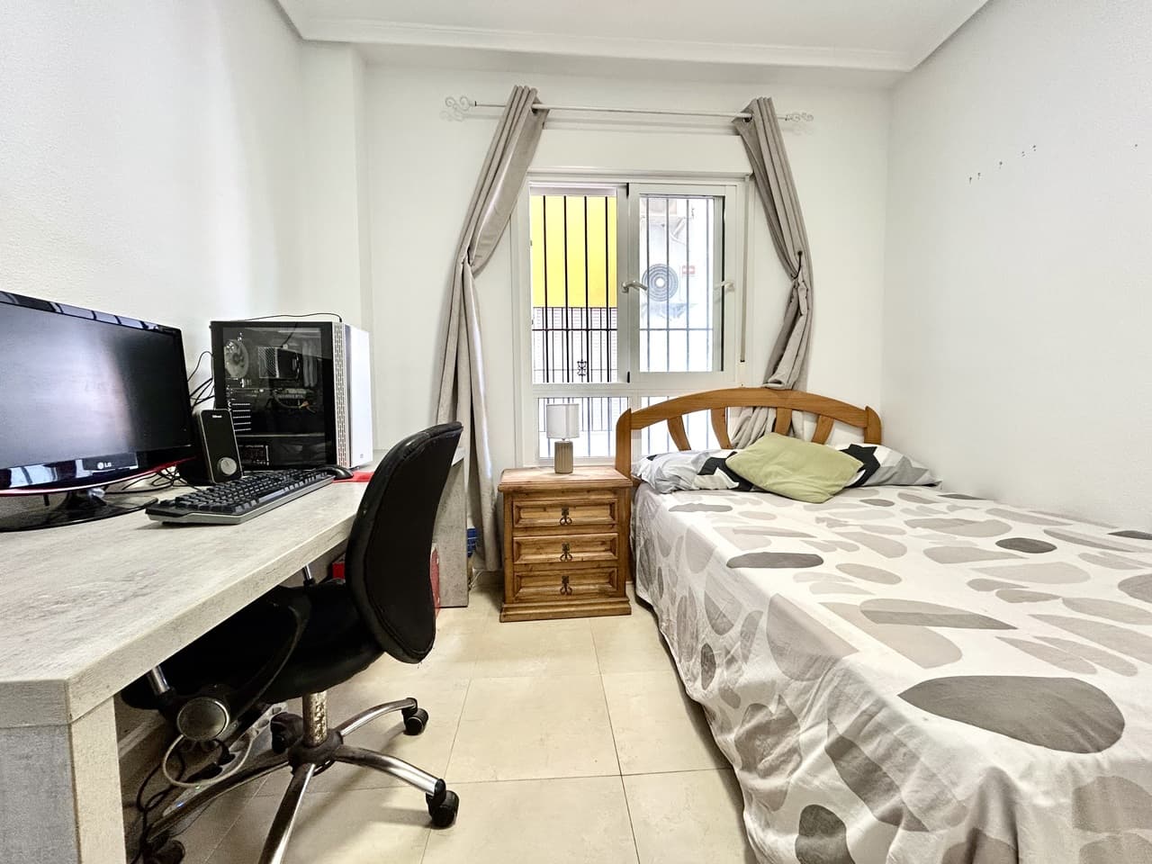 2 bed Middle Floor Apartment in Villamartin - 16