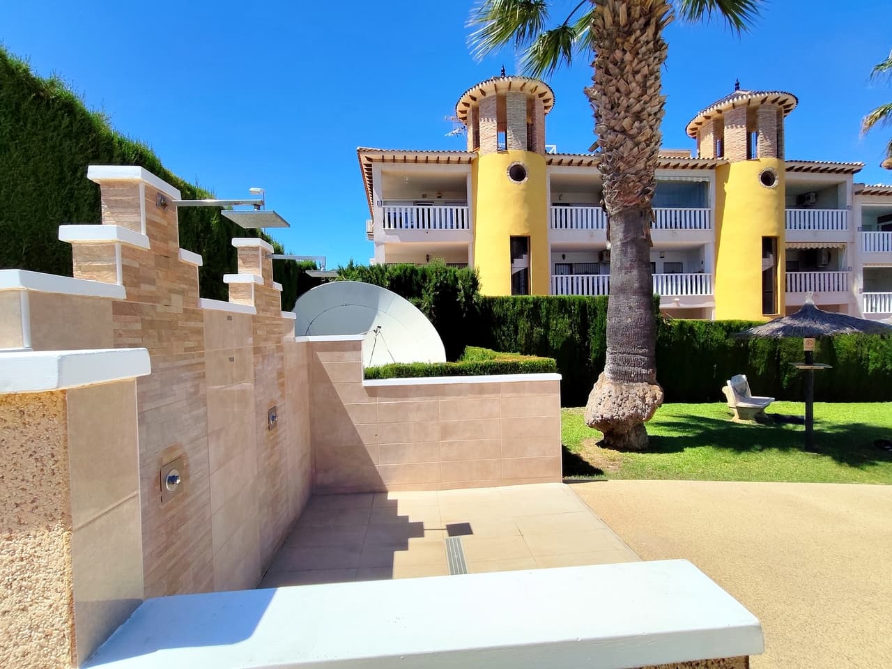 2 bed Middle Floor Apartment in Villamartin