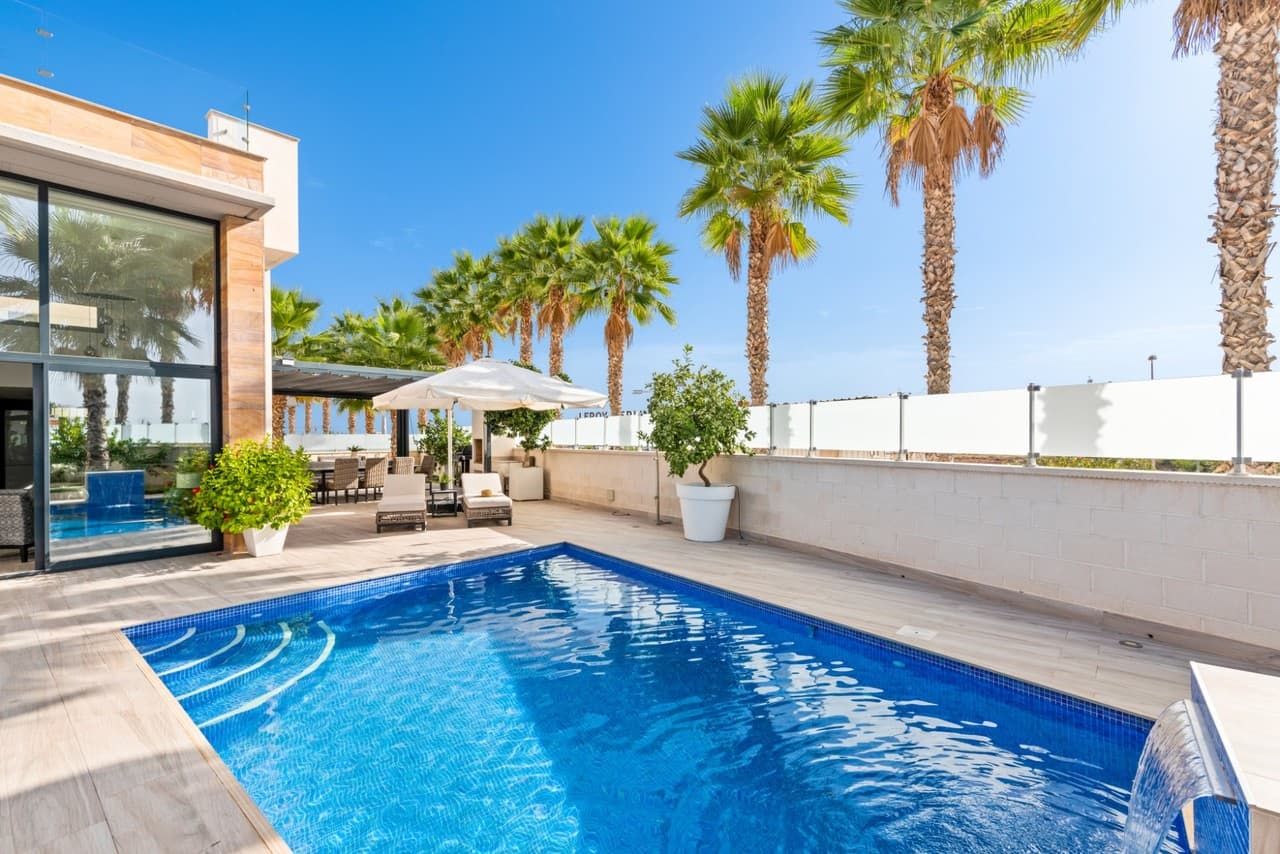 Villa - Chalet de 5 dormitorios en Cabo Roig - 2
