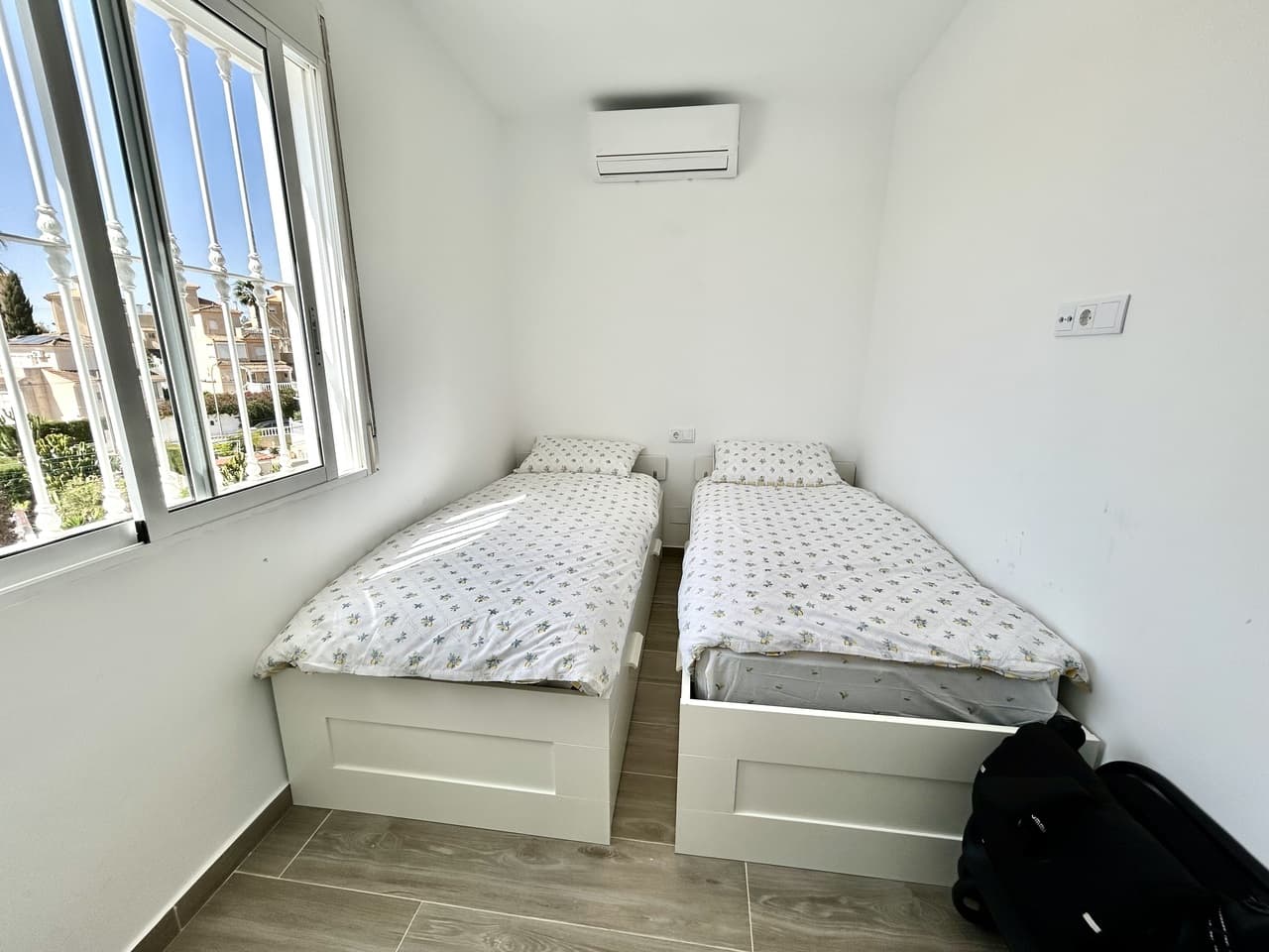 Villa - Chalet de 5 dormitorios en Villamartin - 12