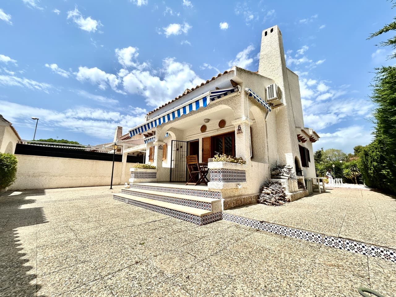 Villa - Chalet de 3 dormitorios en La Zenia - 1