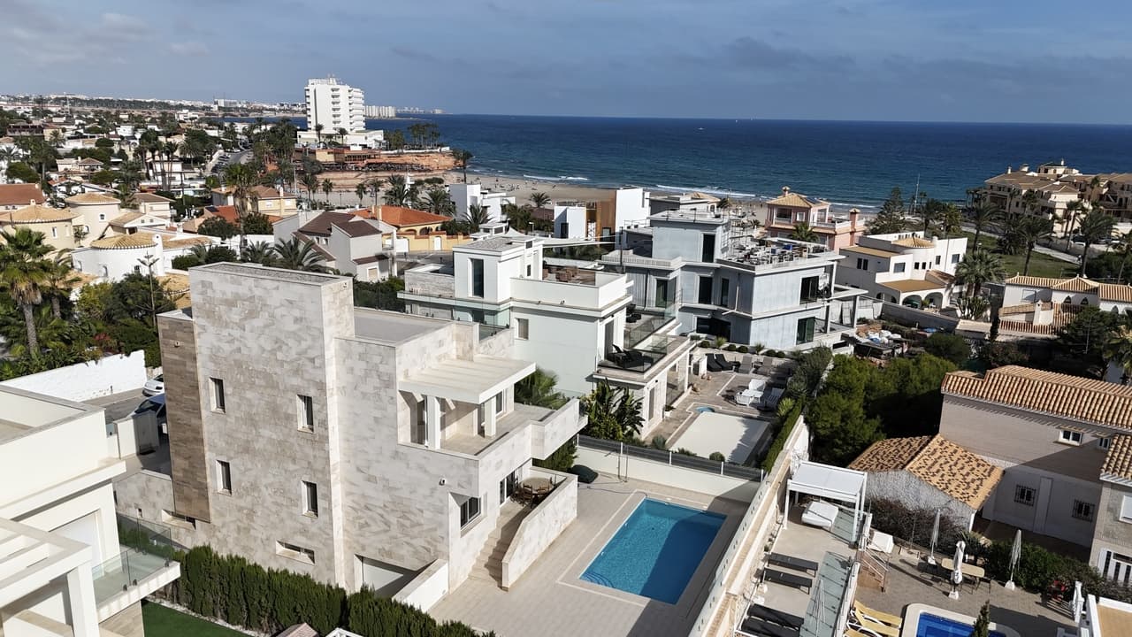 Vrijstaande Villa met 5 slaapkamers in La Zenia - 41