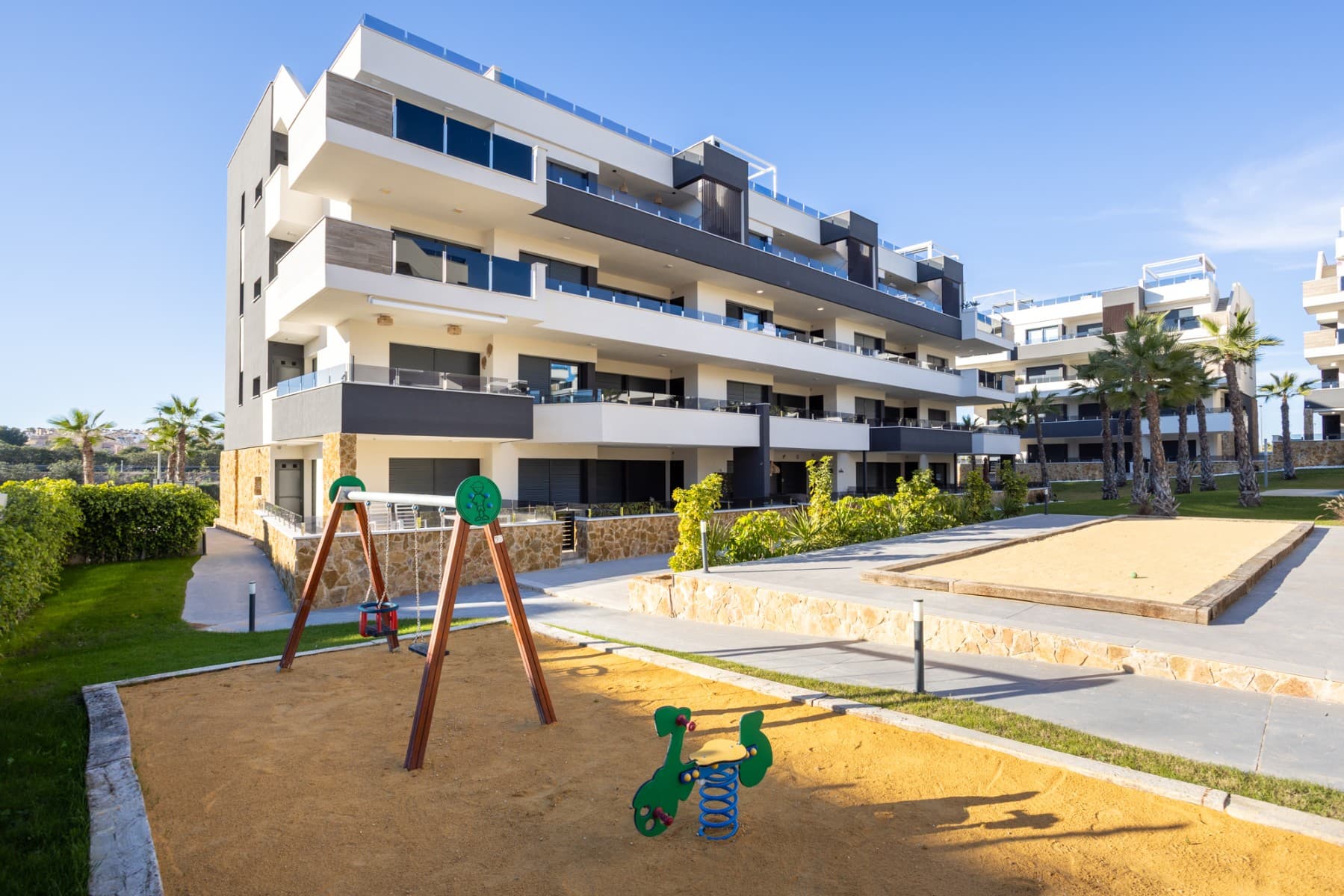 2 bed Middle Floor Apartment in Orihuela Costa - 33