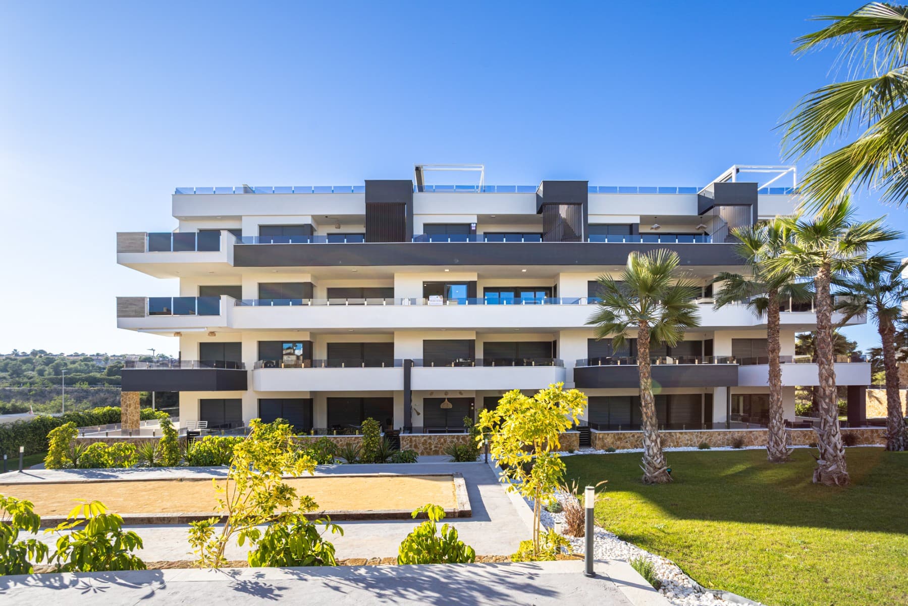 2 bed Middle Floor Apartment in Orihuela Costa - 34