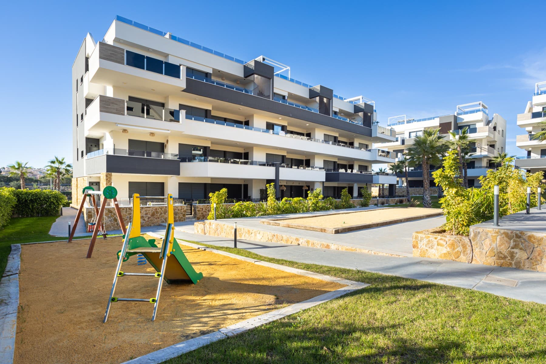 2 bed Middle Floor Apartment in Orihuela Costa - 32