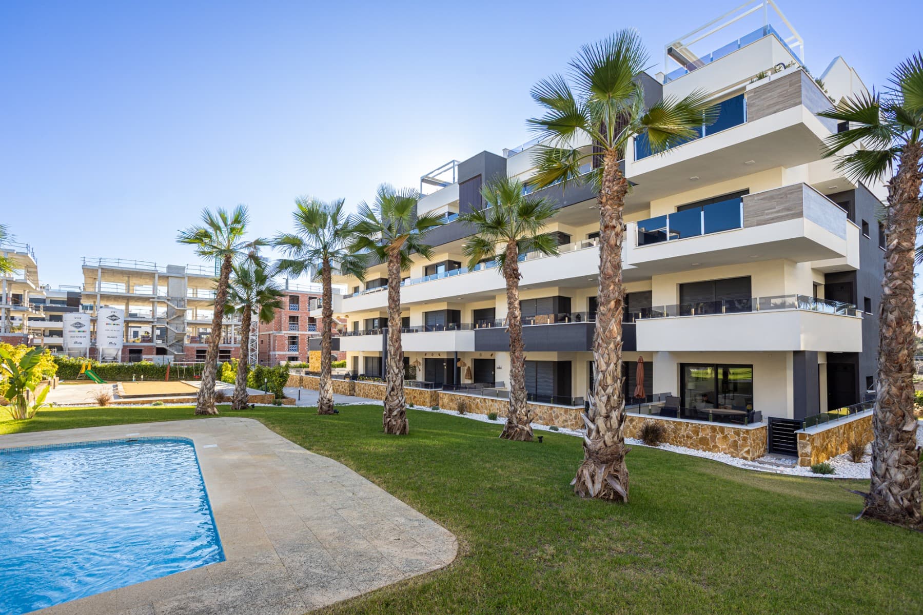 2 bed Middle Floor Apartment in Orihuela Costa - 35