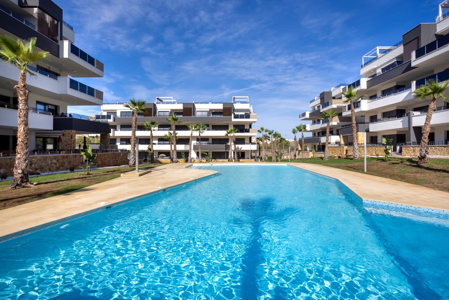 2 bed Middle Floor Apartment in Orihuela Costa - 40
