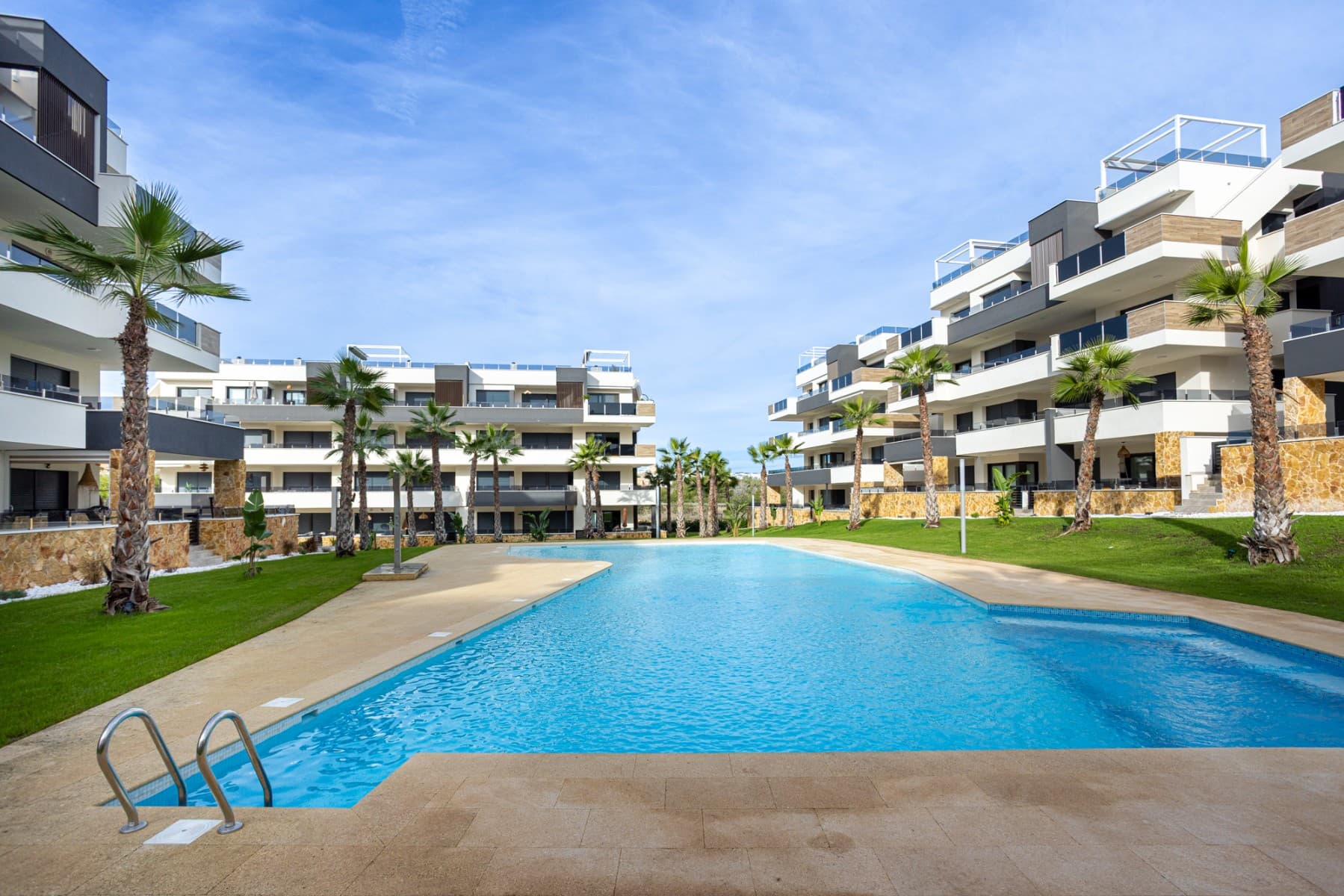 2 bed Middle Floor Apartment in Orihuela Costa - 43