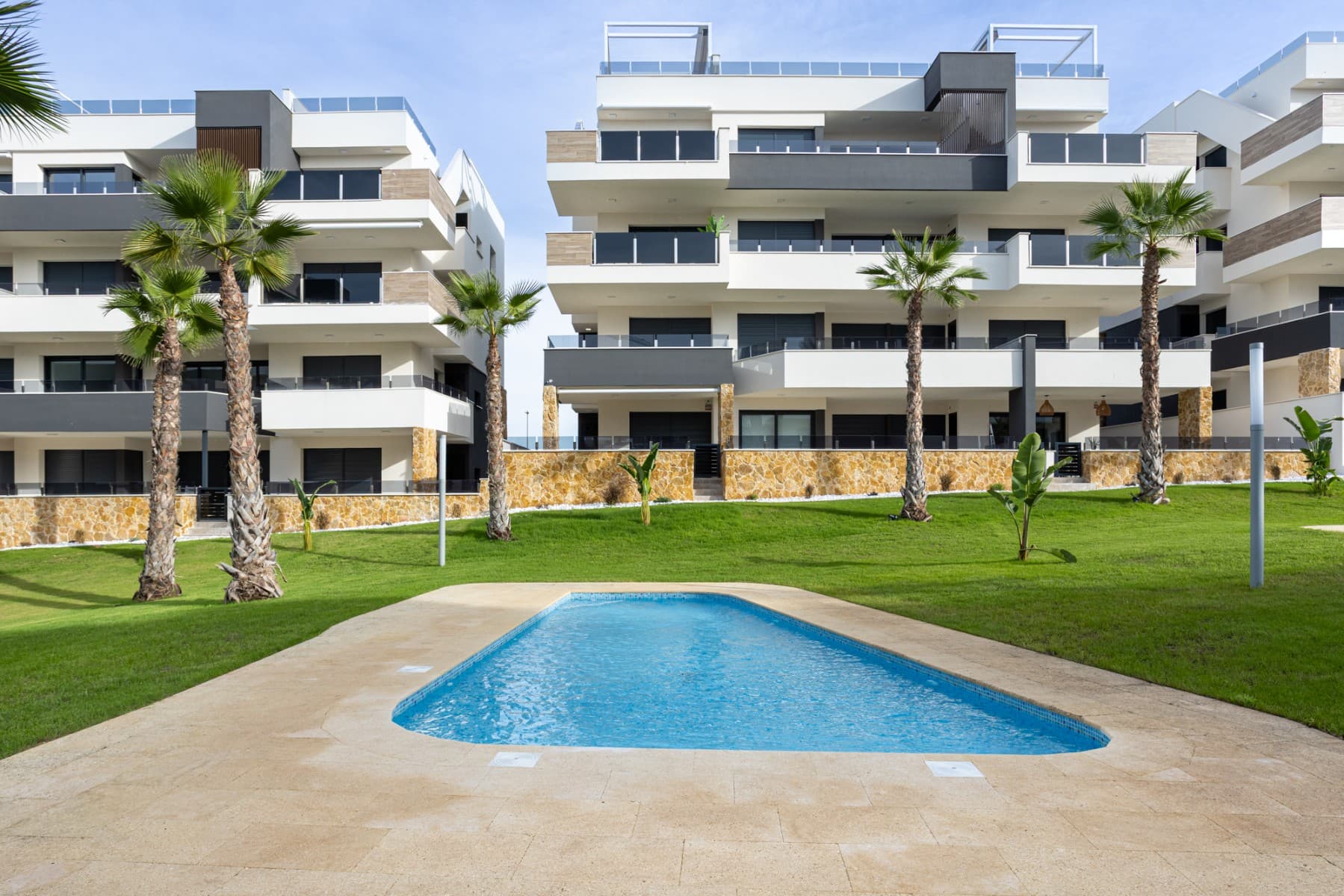 2 bed Middle Floor Apartment in Orihuela Costa - 46