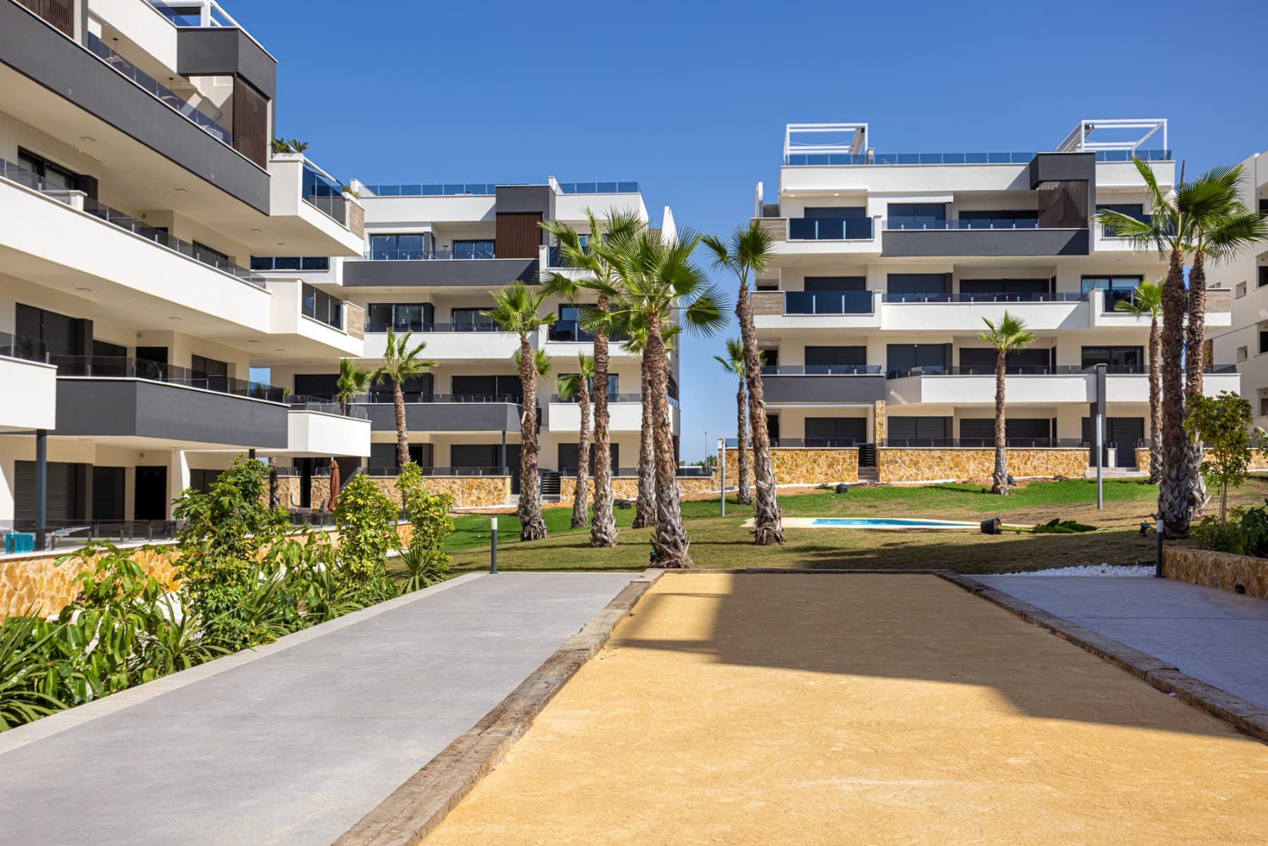 2 bed Middle Floor Apartment in Orihuela Costa - 38