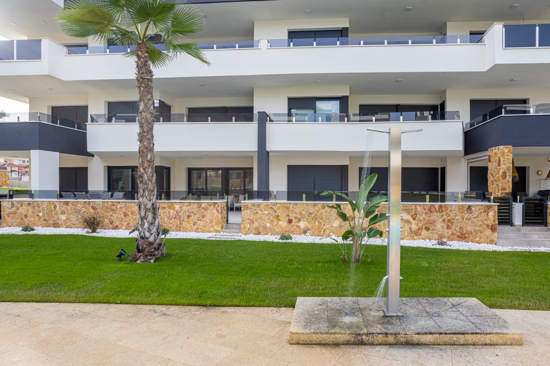 2 bed Middle Floor Apartment in Orihuela Costa - 41