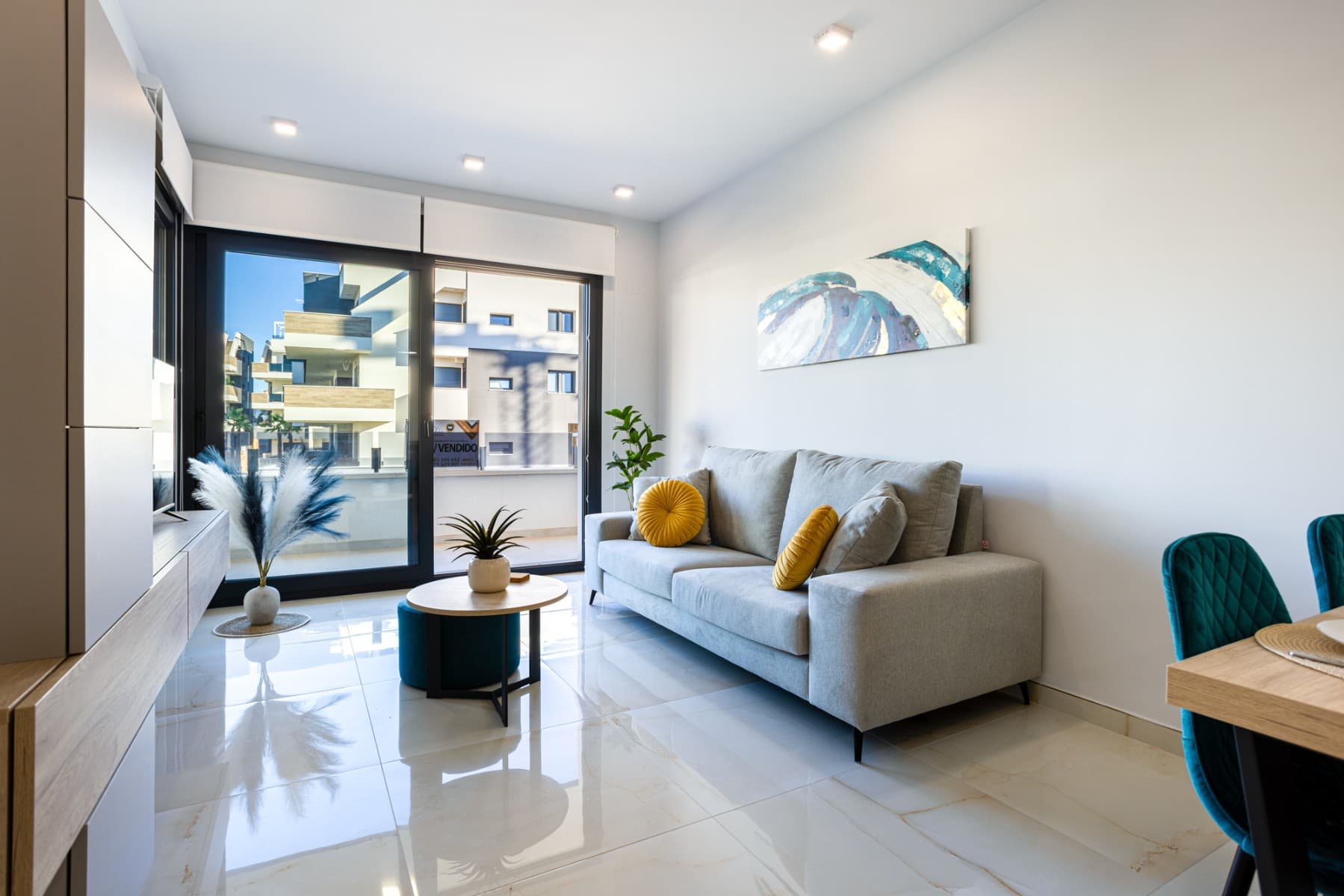 2 bed Middle Floor Apartment in Orihuela Costa - 2