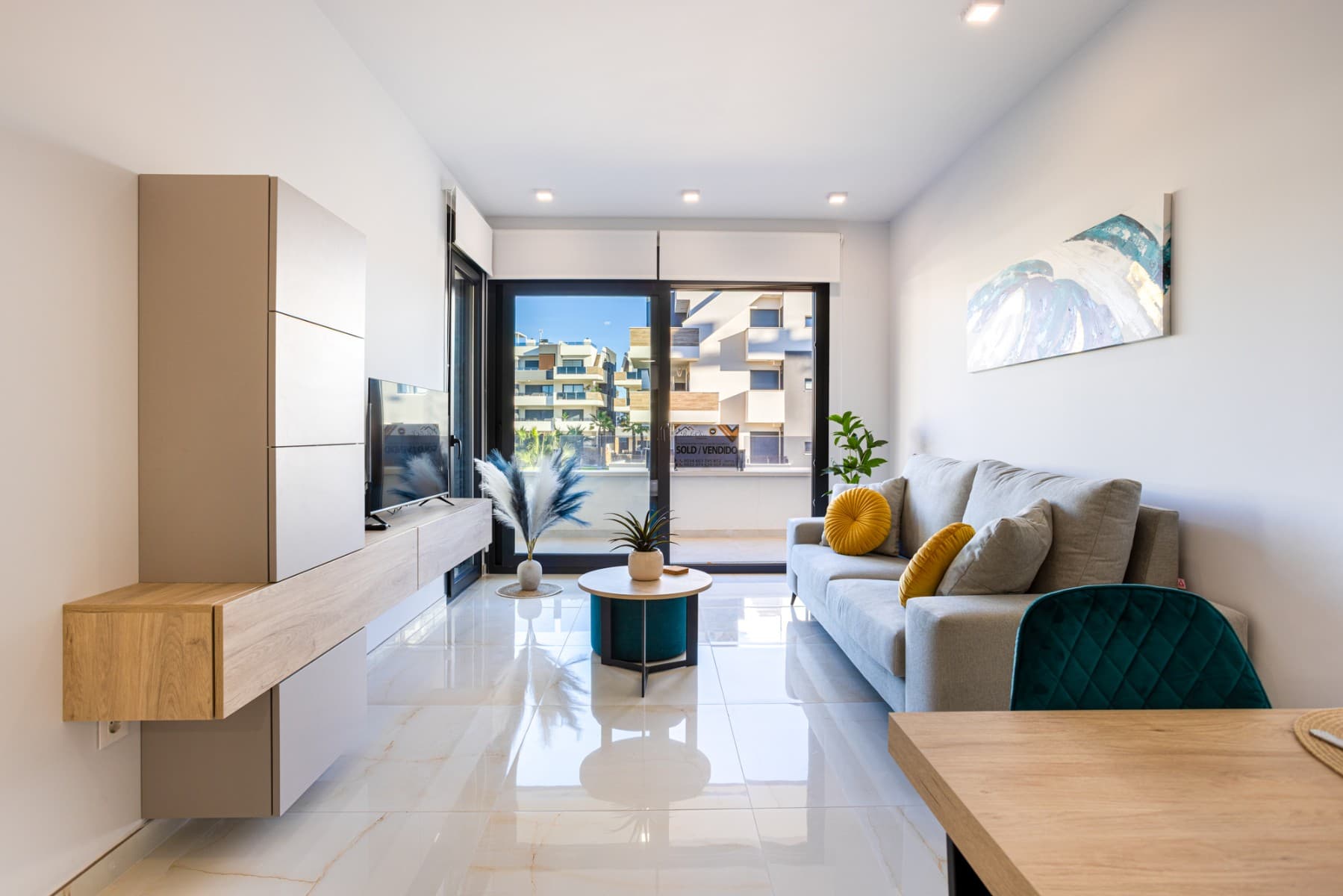 2 bed Middle Floor Apartment in Orihuela Costa - 9