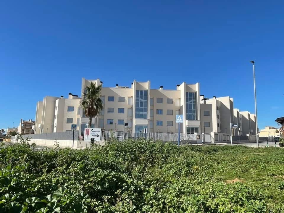 2 bed Middle Floor Apartment in Orihuela Costa - 20