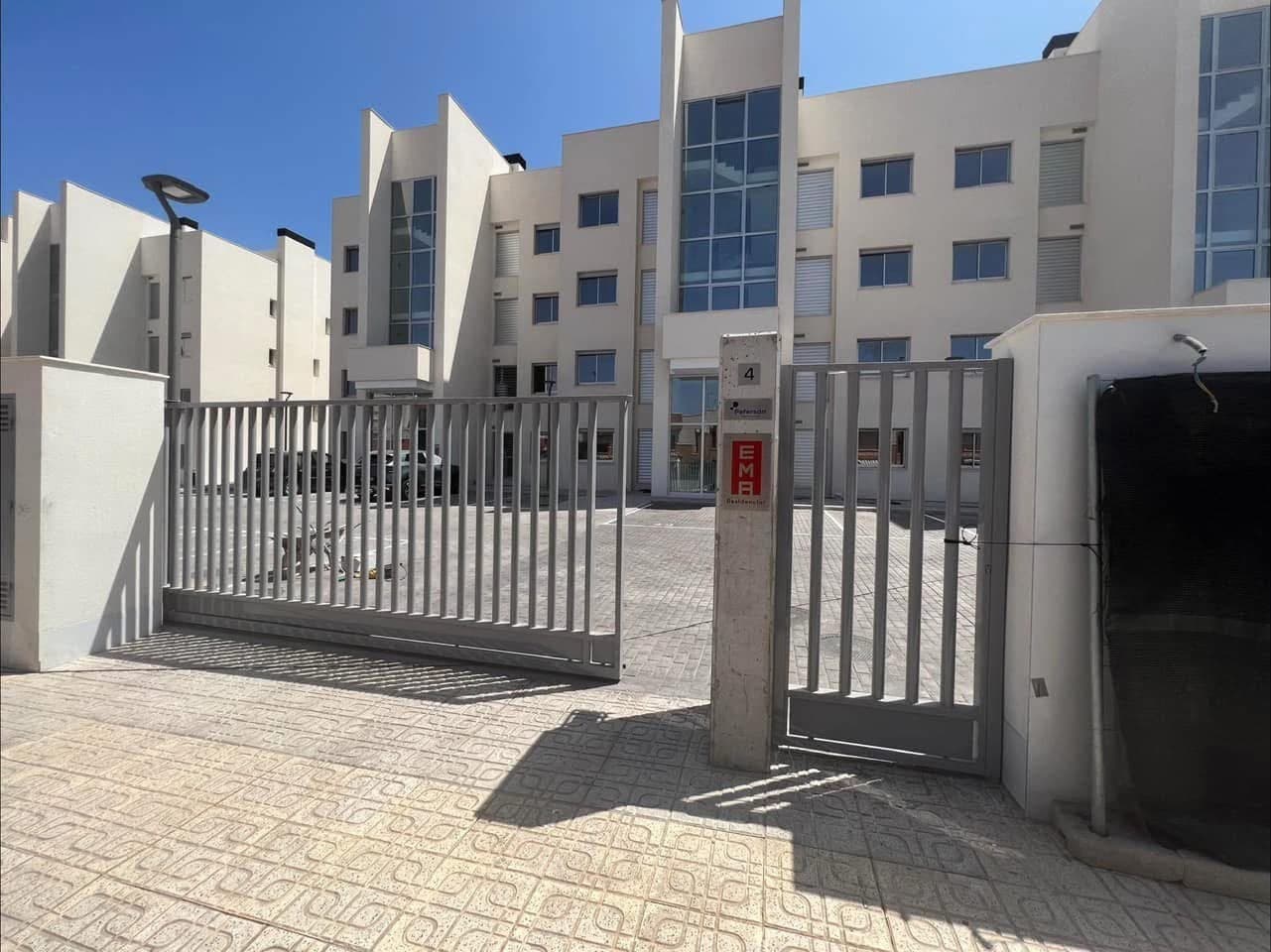 2 bed Middle Floor Apartment in Orihuela Costa - 23
