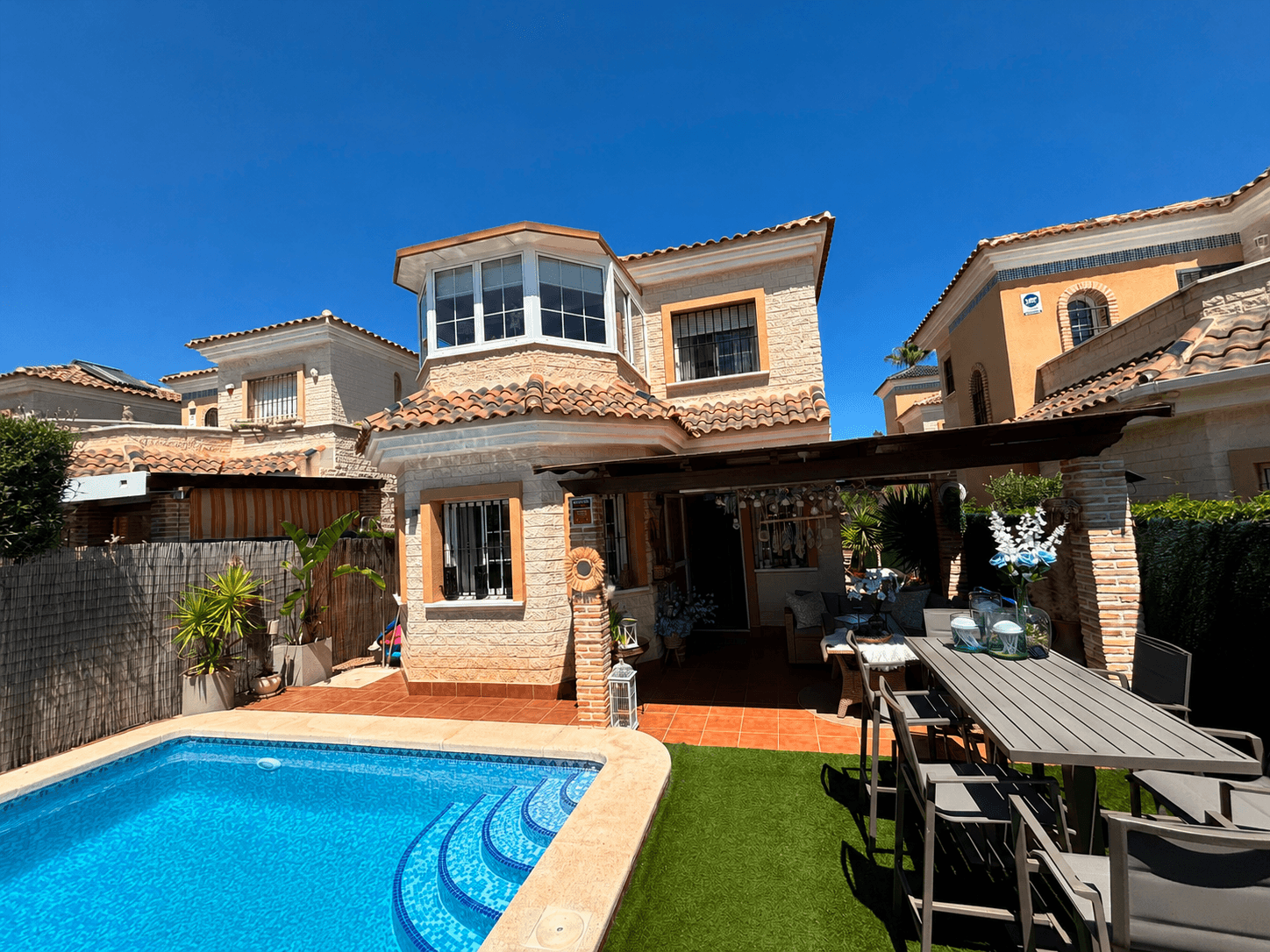 Villa - Chalet de 2 dormitorios en Urbanización El Raso - 19