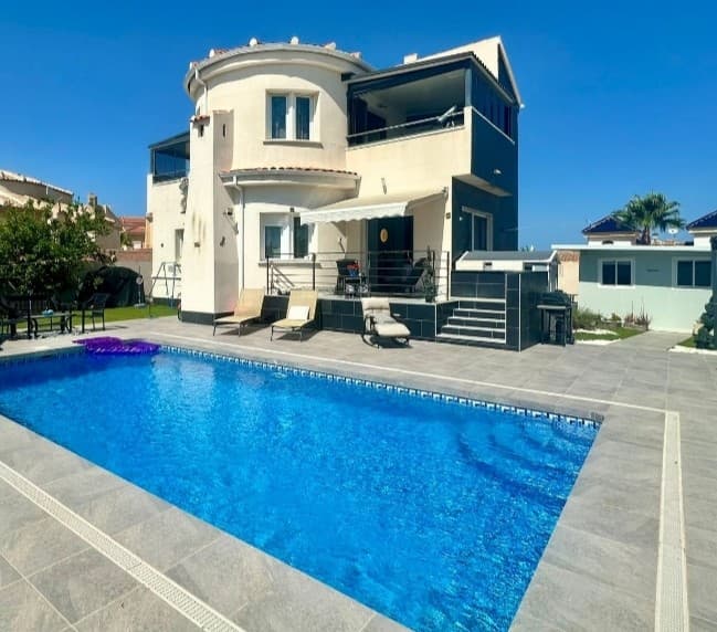 4 bed Detached Villa in Ciudad Quesada - 1
