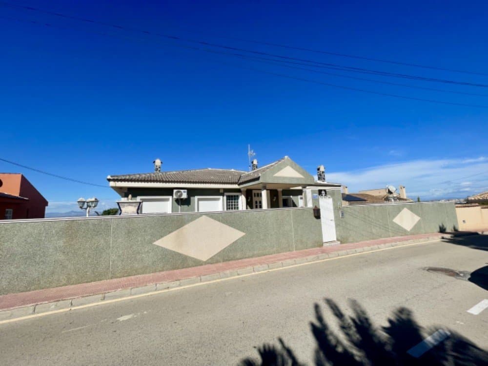 Vrijstaande Villa met 4 slaapkamers in Ciudad Quesada - 9
