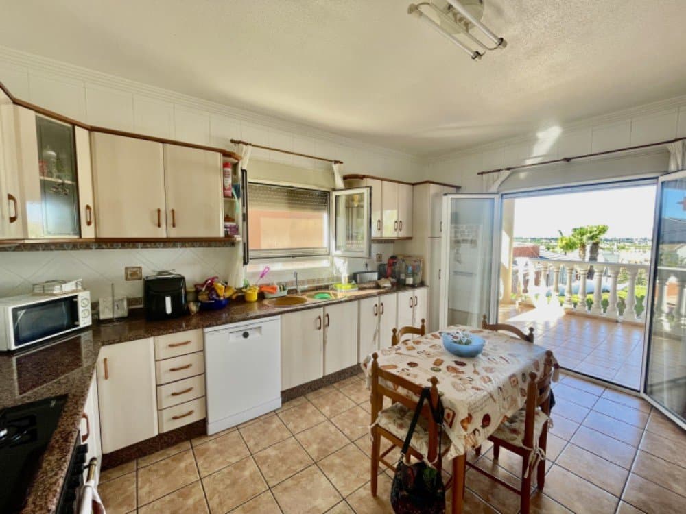 Vrijstaande Villa met 4 slaapkamers in Ciudad Quesada - 13