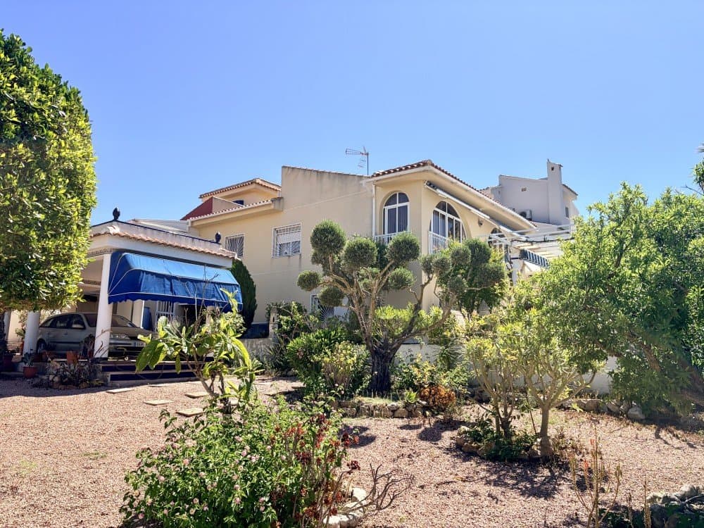 Vrijstaande Villa met 4 slaapkamers in Ciudad Quesada - 12